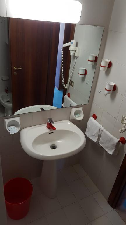 Hotel Royal Garda  Quarto foto